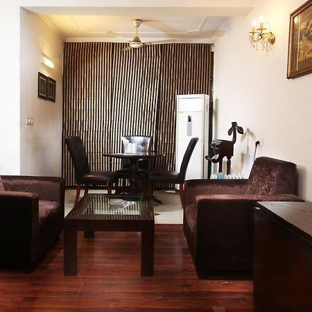 Oyo 358 Sarojini Nagar Hotel New Delhi Exterior photo