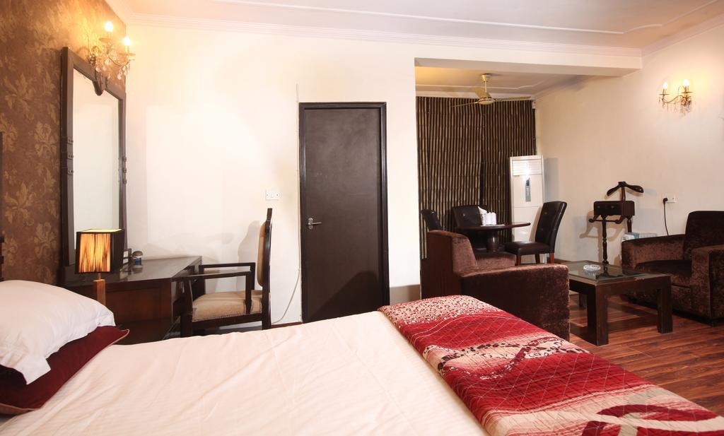 Oyo 358 Sarojini Nagar Hotel New Delhi Exterior photo