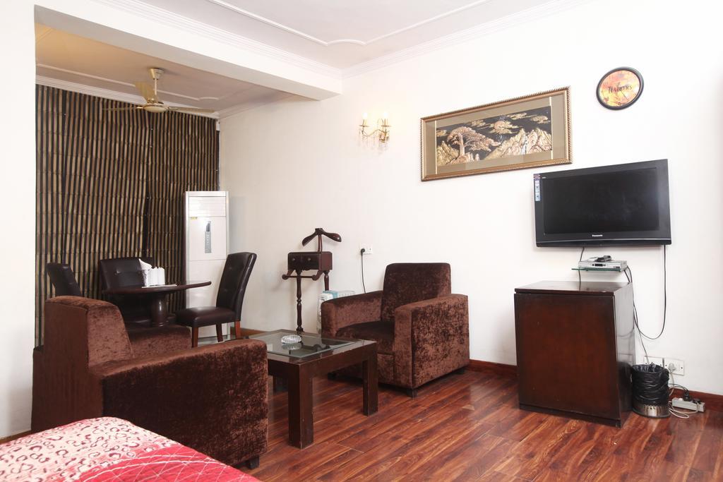 Oyo 358 Sarojini Nagar Hotel New Delhi Room photo