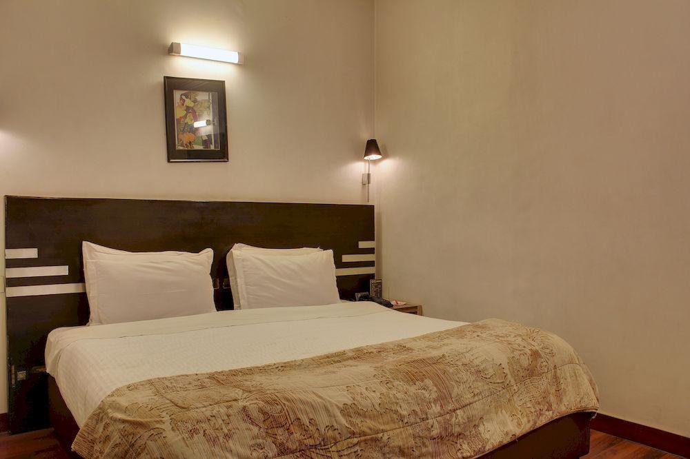 Oyo 358 Sarojini Nagar Hotel New Delhi Exterior photo