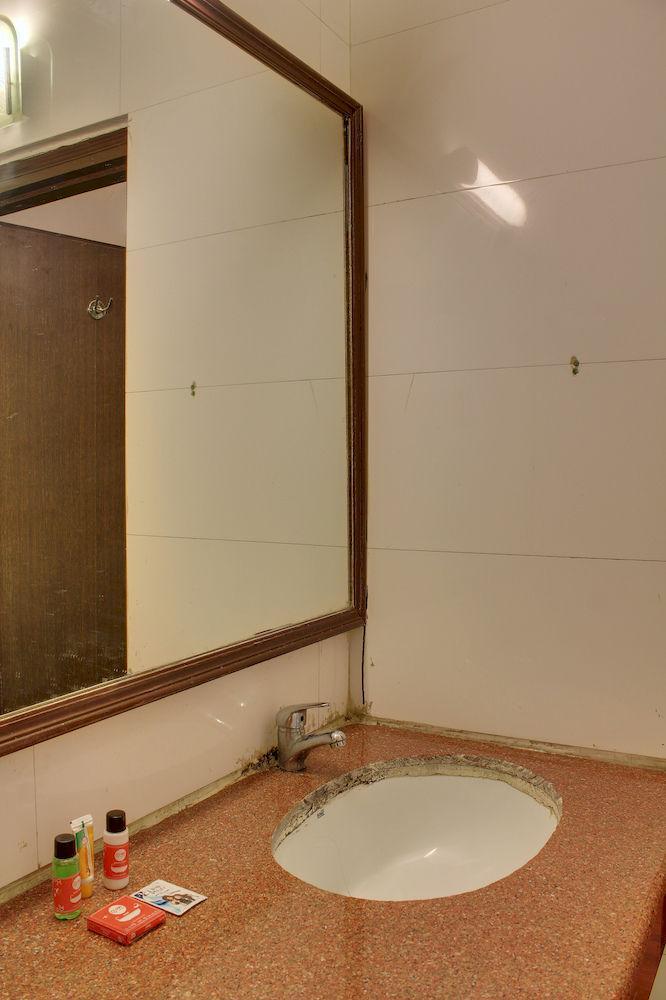 Oyo 358 Sarojini Nagar Hotel New Delhi Exterior photo