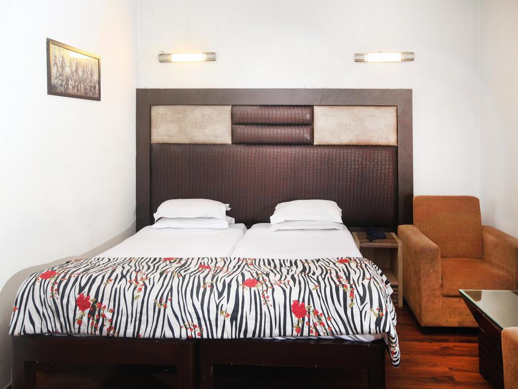 Oyo 358 Sarojini Nagar Hotel New Delhi Exterior photo